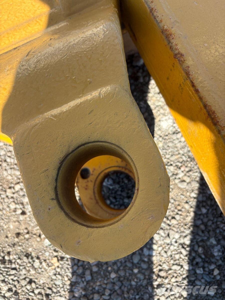 CAT D8T Cuchilla delantera y riper para bulldozer D8T/ Buldožerji goseničarji