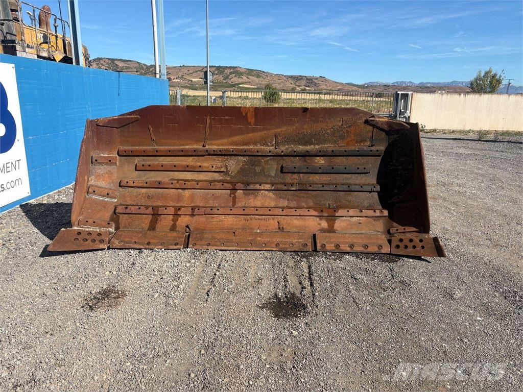 CAT D8T Cuchilla delantera y riper para bulldozer D8T/ Buldožerji goseničarji