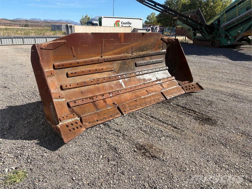 CAT D8T Cuchilla delantera y riper para bulldozer D8T/ Buldožerji goseničarji