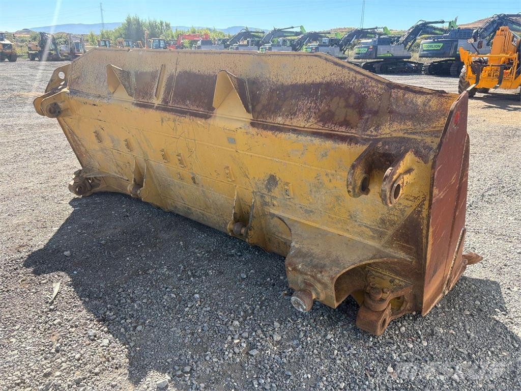 CAT D8T Cuchilla delantera y riper para bulldozer D8T/ Buldožerji goseničarji