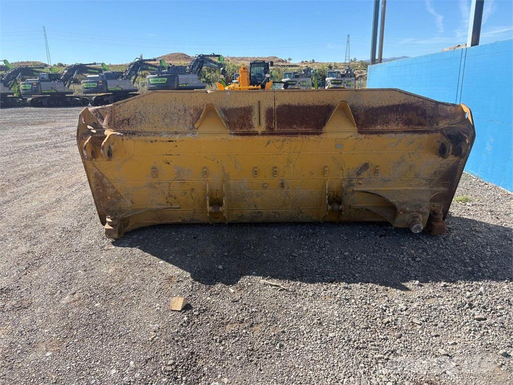 CAT D8T Cuchilla delantera y riper para bulldozer D8T/ Buldožerji goseničarji