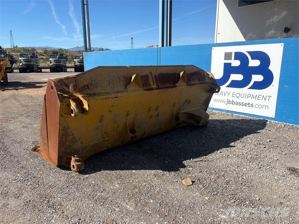 CAT D8T Cuchilla delantera y riper para bulldozer D8T/ Buldožerji goseničarji