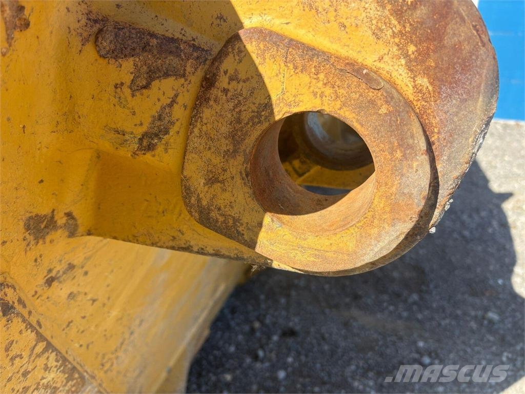 CAT D8T Cuchilla delantera y riper para bulldozer D8T/ Buldožerji goseničarji