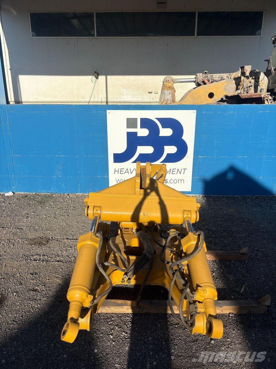 CAT D8T Cuchilla delantera y riper para bulldozer D8T/ Buldožerji goseničarji