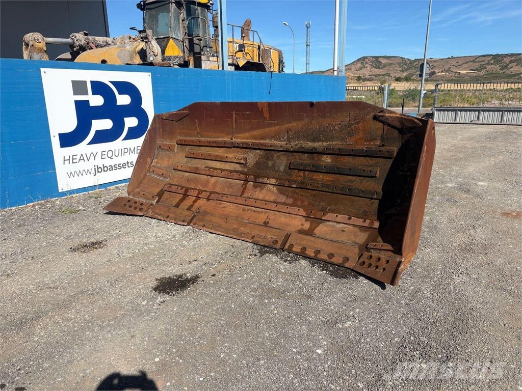 CAT D8T Cuchilla delantera y riper para bulldozer D8T/ Buldožerji goseničarji