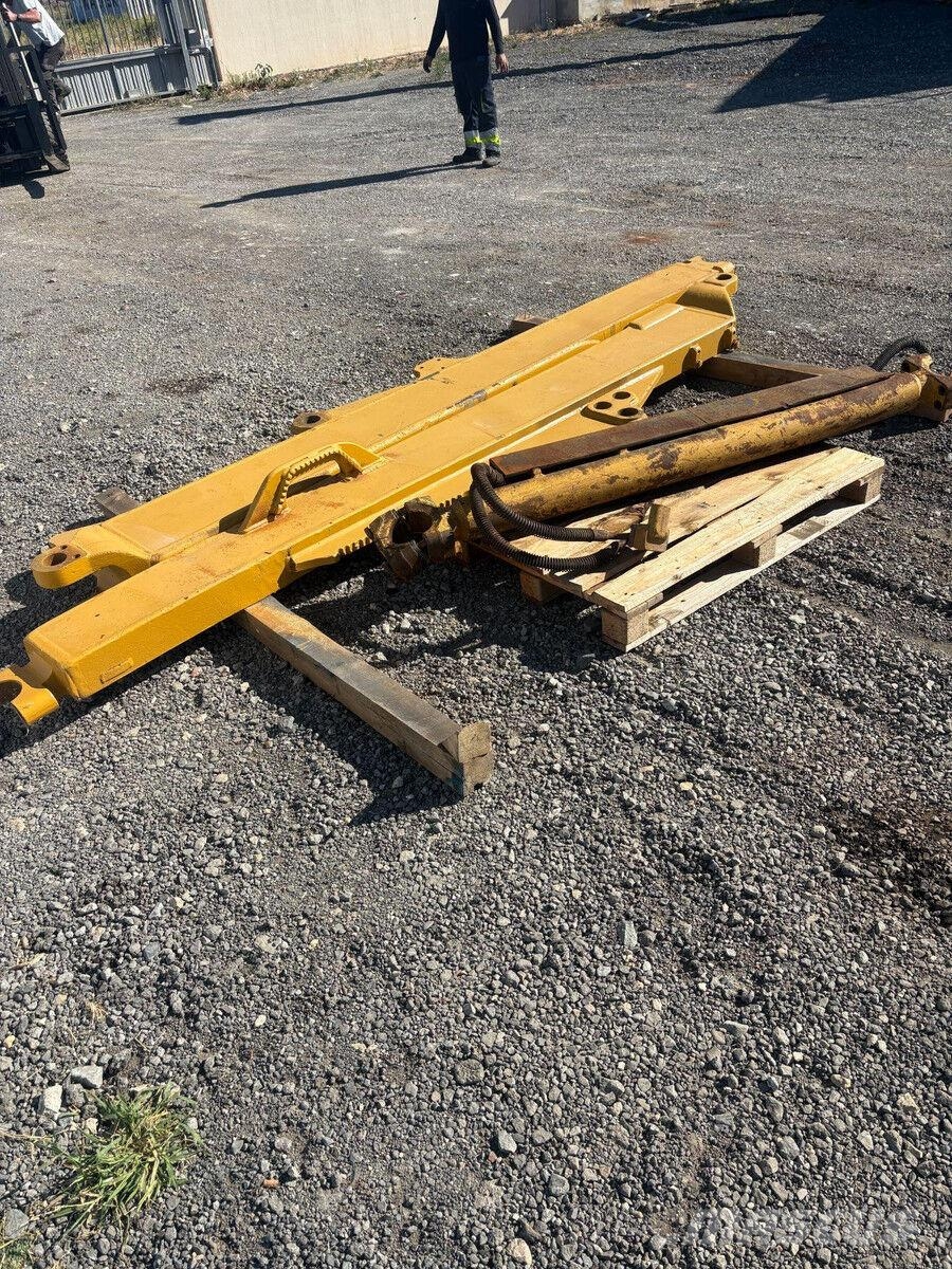 CAT D8T Cuchilla delantera y riper para bulldozer D8T/ Buldožerji goseničarji