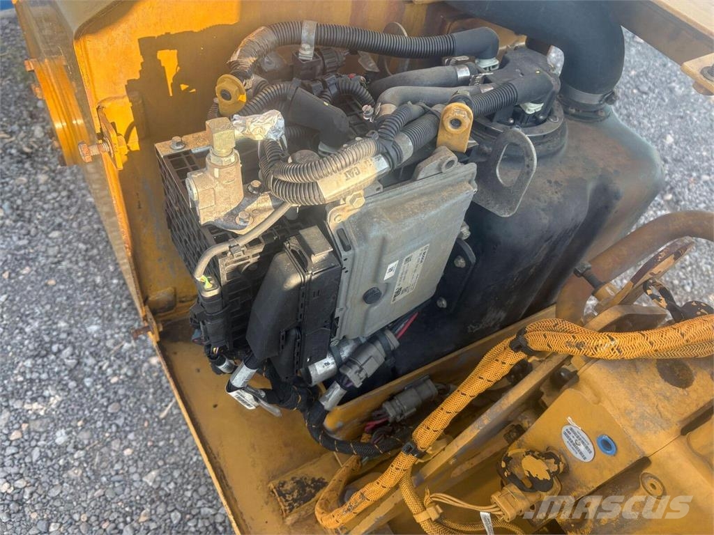 CAT D8T Depósitos de combustible, hidráulico y AdBlue  Buldožerji goseničarji