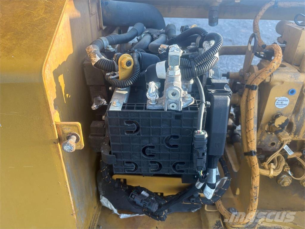 CAT D8T Depósitos de combustible, hidráulico y AdBlue  Buldožerji goseničarji