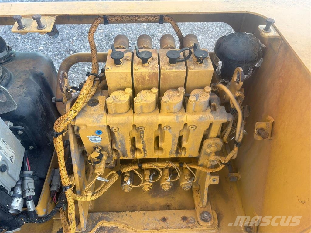 CAT D8T Distribuidor hidráulico de implementos (caja d Buldožerji goseničarji
