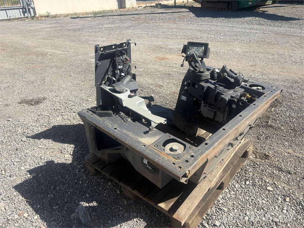 CAT D8T Interior cabina D8T/Ingterior cab Caterpillar Cabins and interior