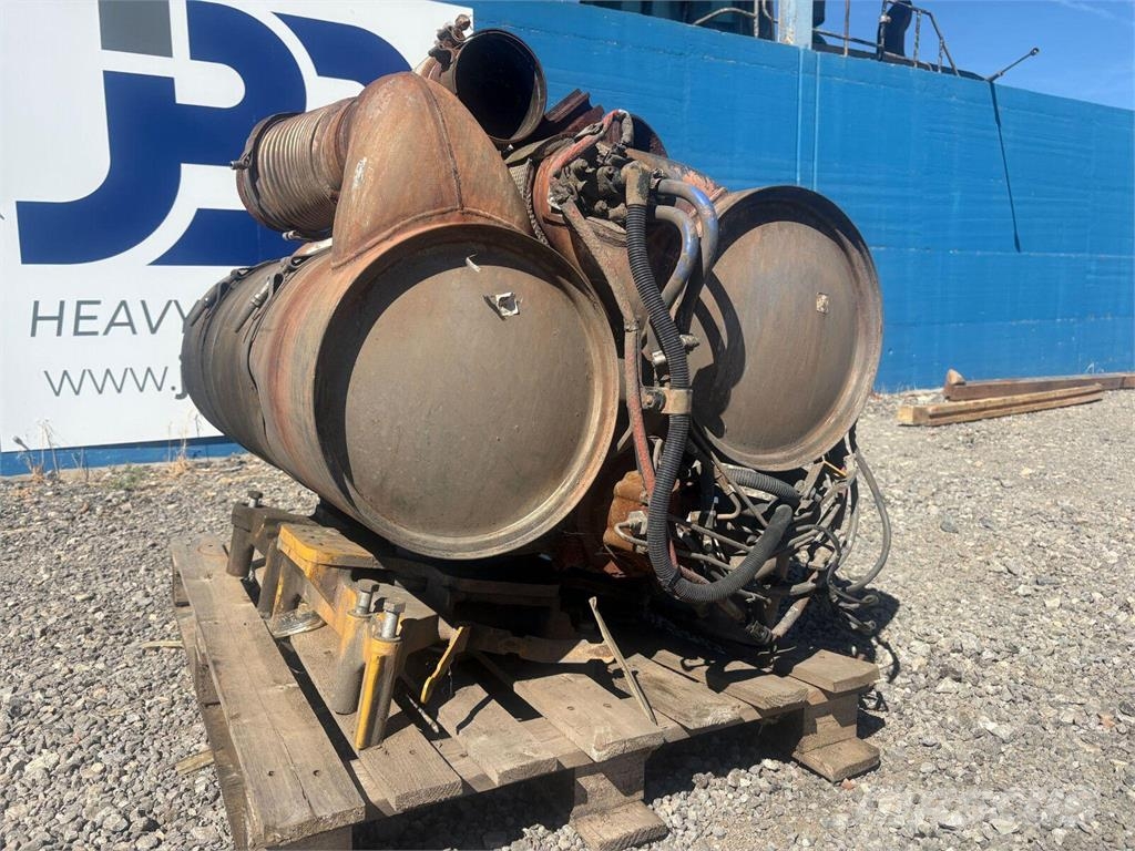 CAT D8T Sistema de escape y postratamiento de gases D8 Buldožerji goseničarji