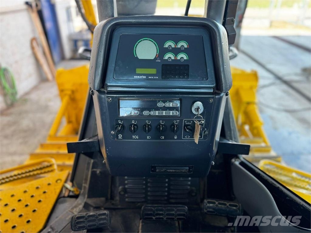 Komatsu D65EX-15EO Dozers - Tratores rastos