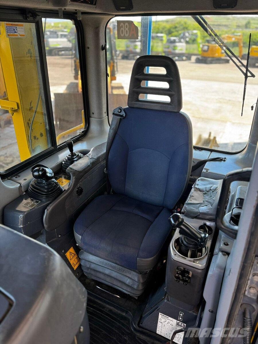 Komatsu D65EX-15EO Dozers - Tratores rastos