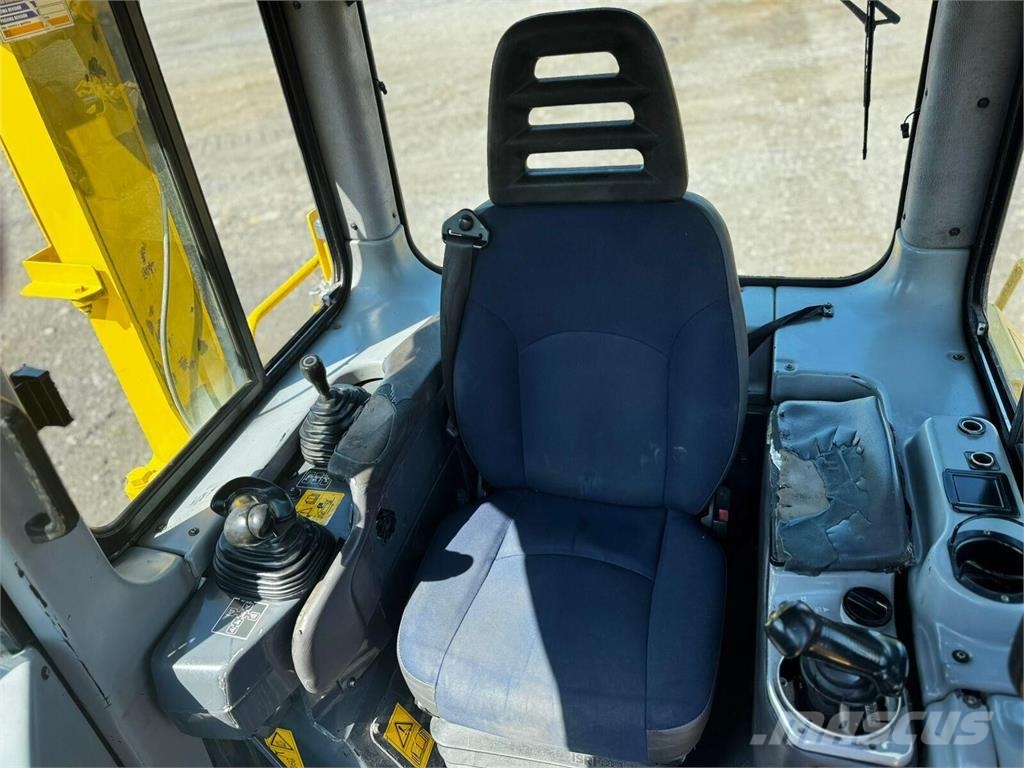 Komatsu D65EX-15EO Dozers - Tratores rastos