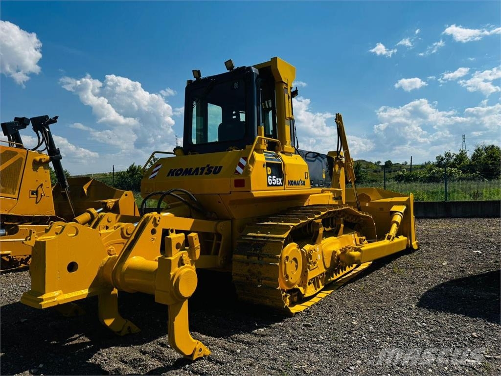 Komatsu D65EX-15EO Dozers - Tratores rastos