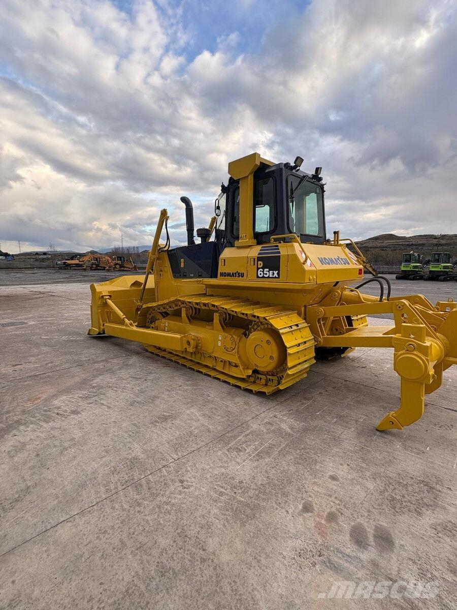 Komatsu D65EX-15EO Dozers - Tratores rastos