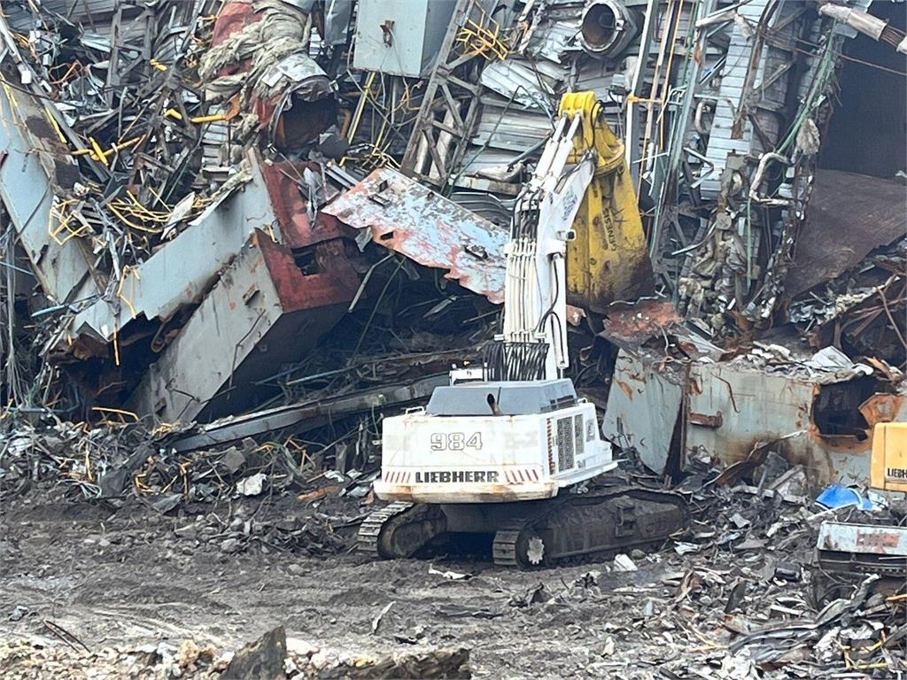 Liebherr R984C Crawler excavators