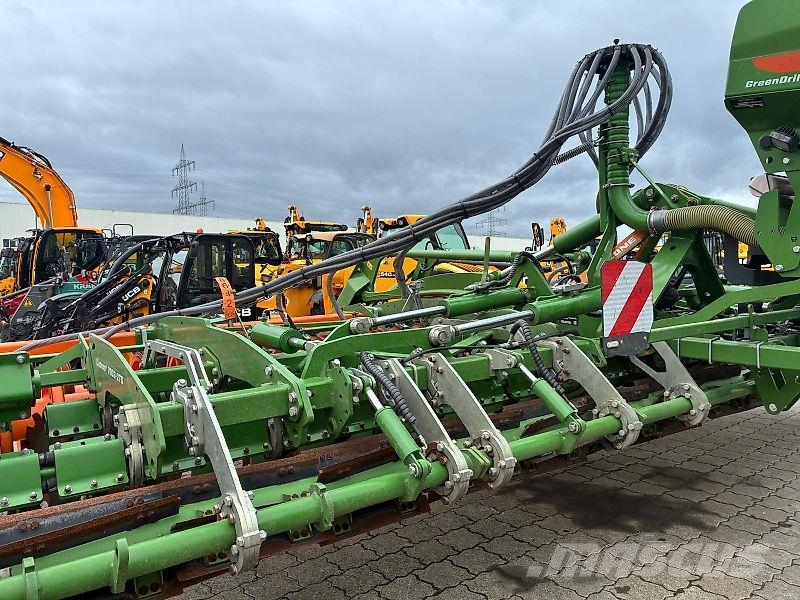 Amazone CATROS+ 7003-2TS DEMO mit Green Drill 501 zur Zwis Gradas de discos