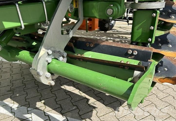Amazone CATROS+ 7003-2TS DEMO mit Green Drill 501 zur Zwis Kolutne brane