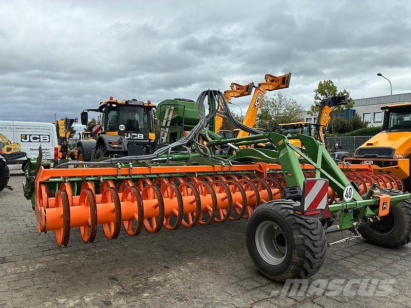 Amazone CATROS+ 7003-2TS DEMO mit Green Drill 501 zur Zwis Gradas de discos
