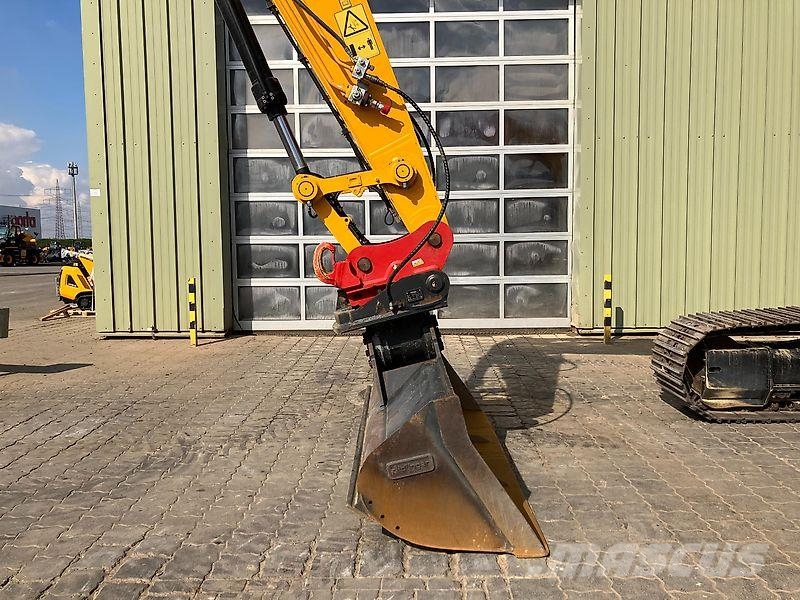 JCB 220X mit Wolff Abbruchgitter Excavadoras sobre orugas