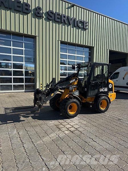 JCB 403 Iekrāvēji uz riteņiem