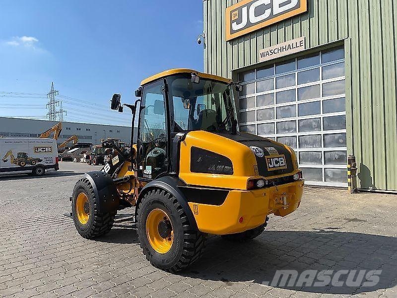 JCB 409 Rataslaadurid