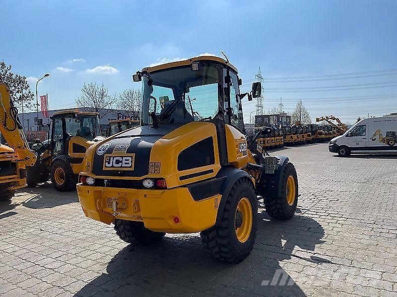JCB 409 Rataslaadurid
