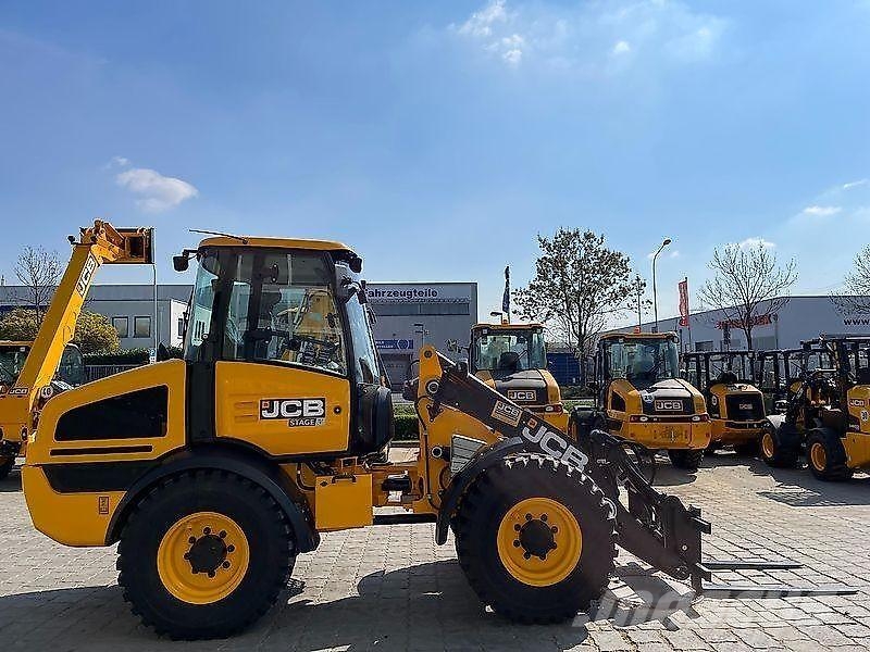 JCB 409 Rataslaadurid