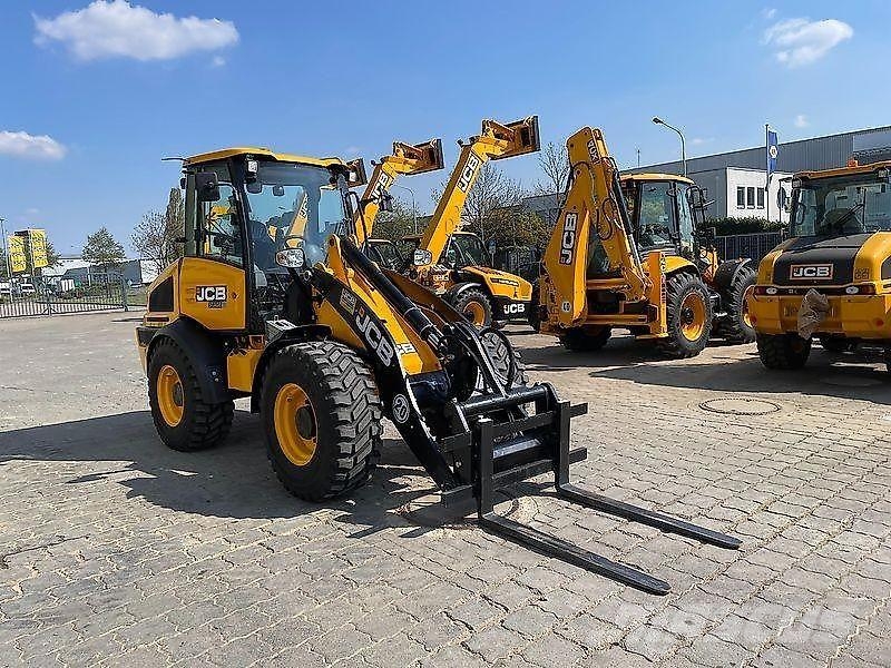 JCB 409 Rataslaadurid