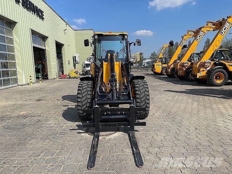 JCB 409 Rataslaadurid