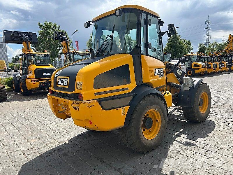 JCB 409 Rataslaadurid