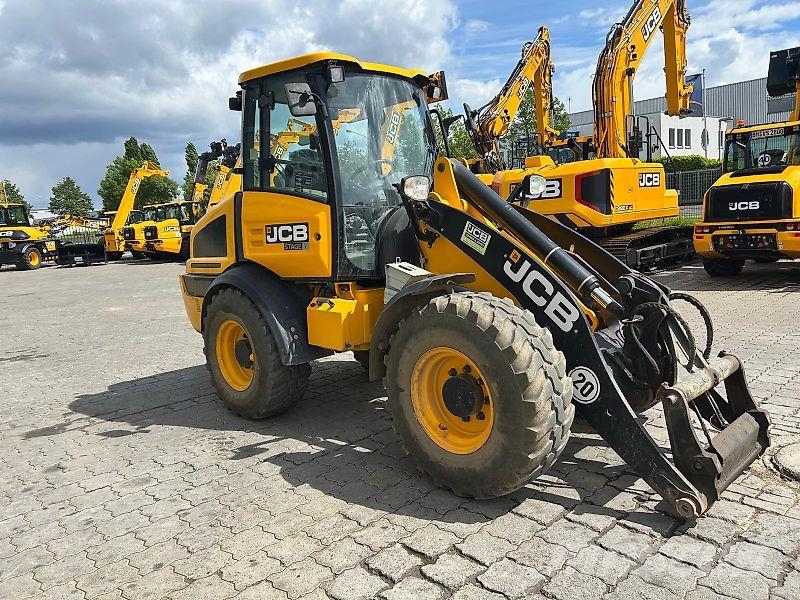 JCB 409 Rataslaadurid