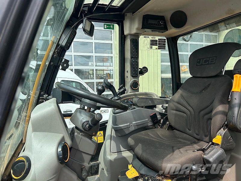 JCB TM320 Agri Телескопічні навантажувачі