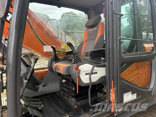 Doosan DX225LC-5 大型油圧ショベル12t以上(パワーショベル・ユンボ)