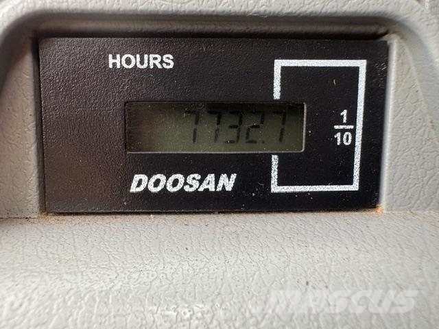 Doosan DX225LC-5 大型油圧ショベル12t以上(パワーショベル・ユンボ)