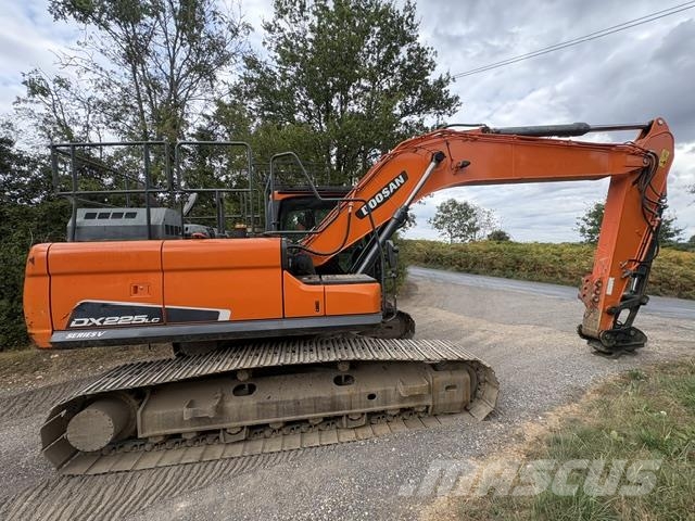 Doosan DX225LC-5 大型油圧ショベル12t以上(パワーショベル・ユンボ)