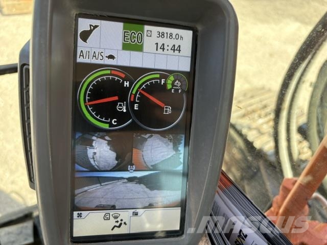 Hitachi ZX225USLC-6 Escavadeiras de esteiras