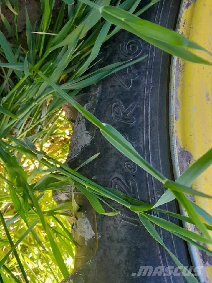  12.4X46-270/95X32 Tyres, wheels and rims