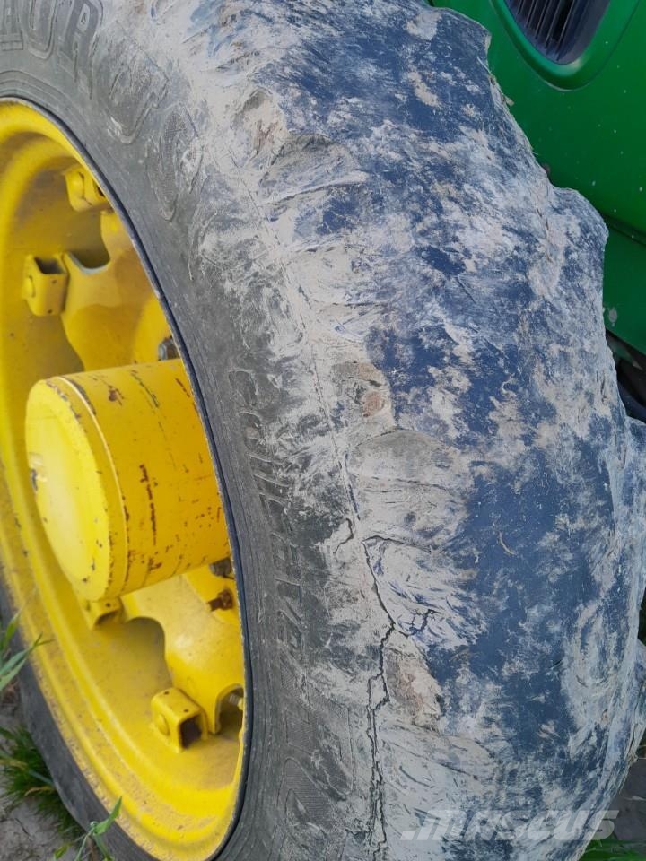  12.4X46-270/95X32 Tyres, wheels and rims