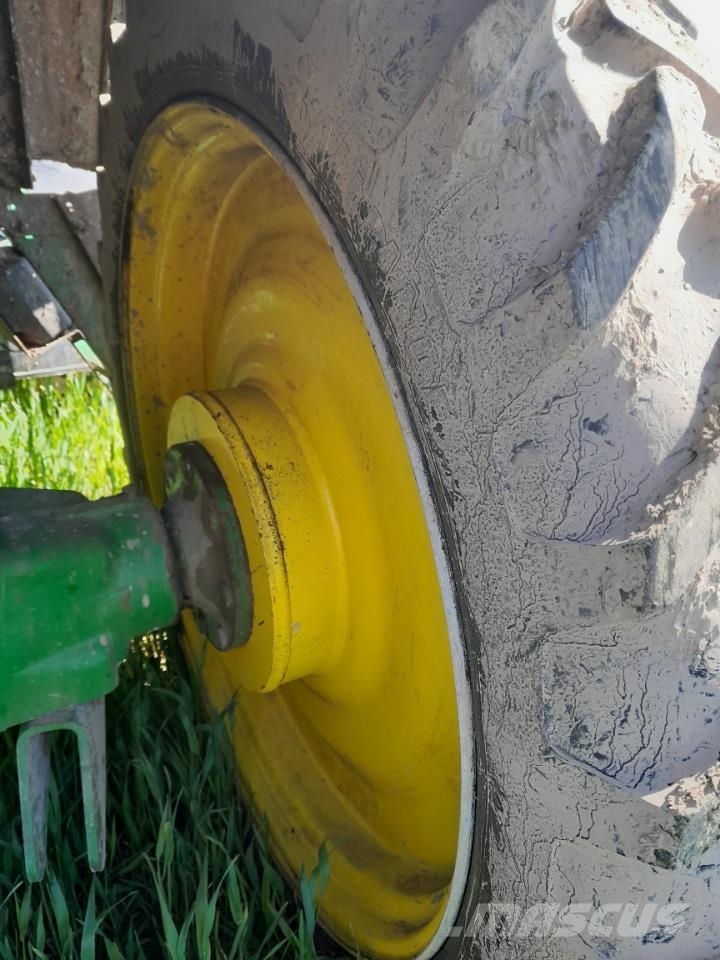  12.4X46-270/95X32 Tyres, wheels and rims