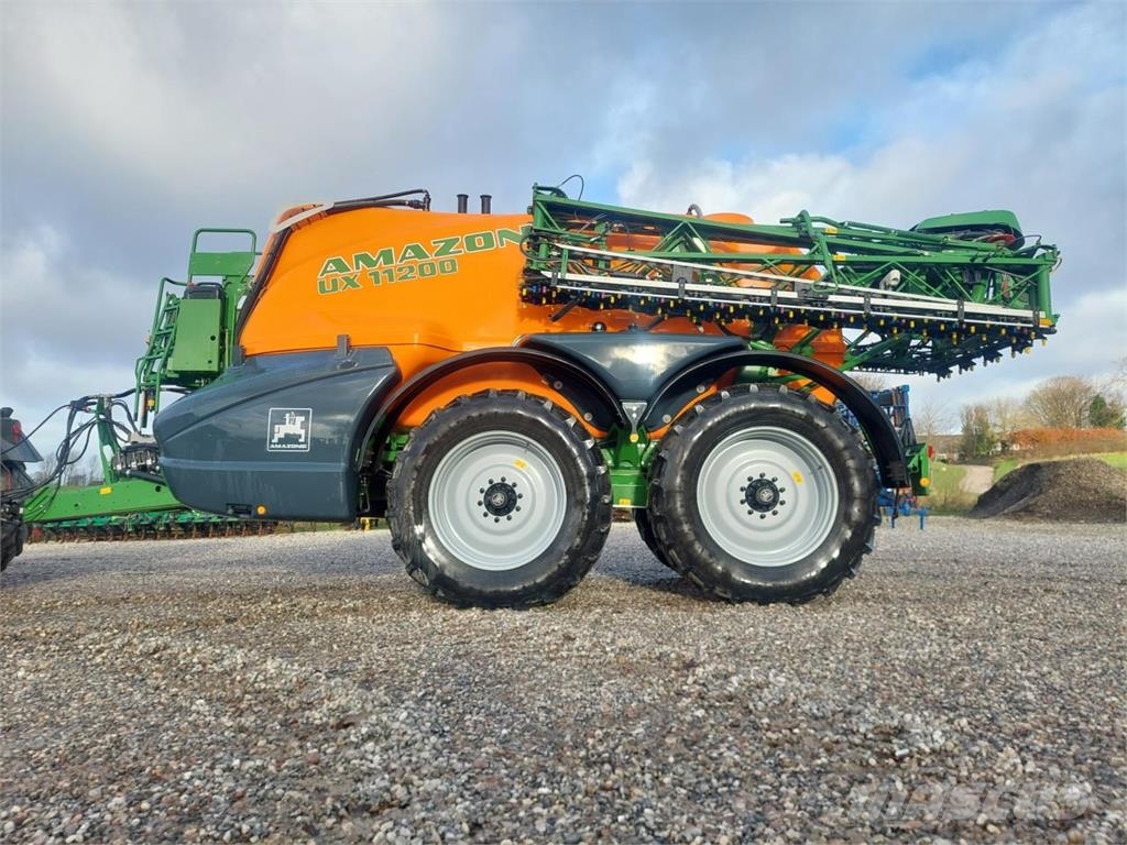 Amazone UX 11200 -36m med Amaselect Trailed sprayers