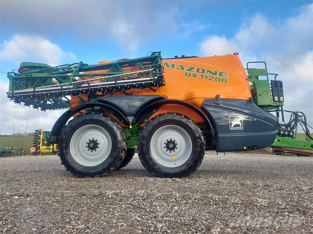 Amazone UX 11200 -36m med Amaselect Trailed sprayers