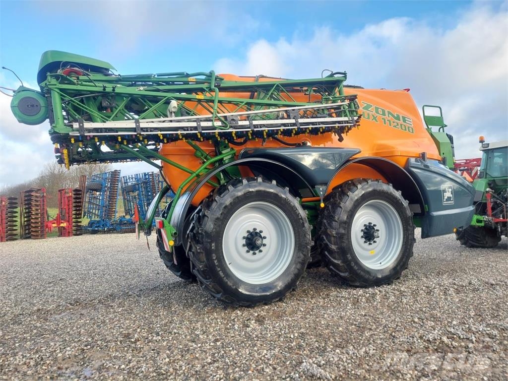 Amazone UX 11200 -36m med Amaselect Trailed sprayers