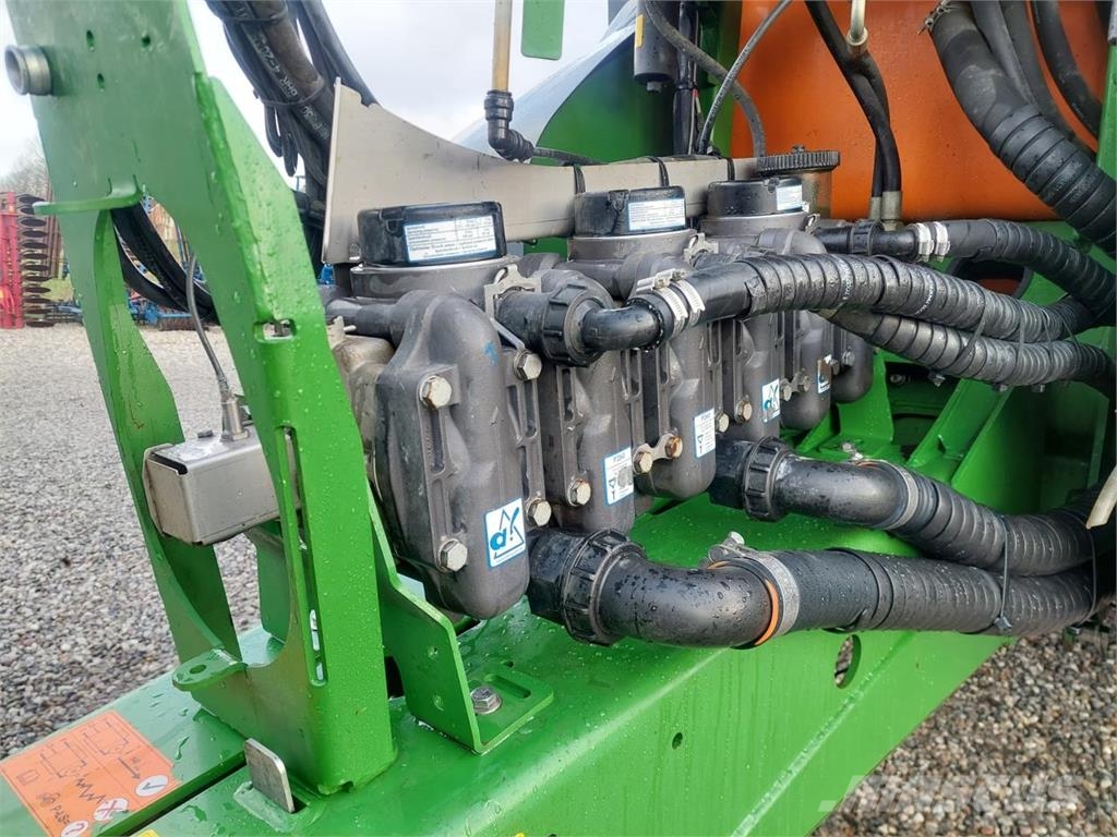 Amazone UX 11200 -36m med Amaselect Trailed sprayers