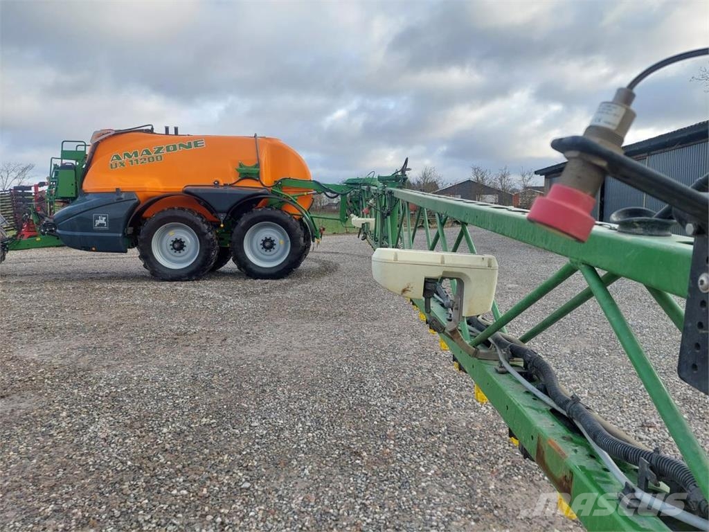 Amazone UX 11200 -36m med Amaselect Trailed sprayers
