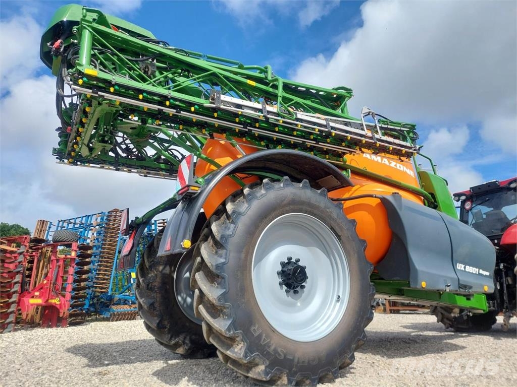 Amazone UX 8601 -30m- 25cm dyseafstand Vučene prskalice