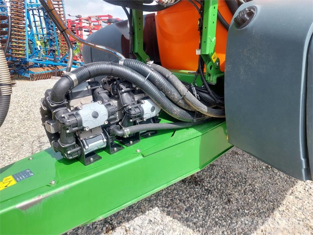 Amazone UX 8601 -30m- 25cm dyseafstand Vučene prskalice