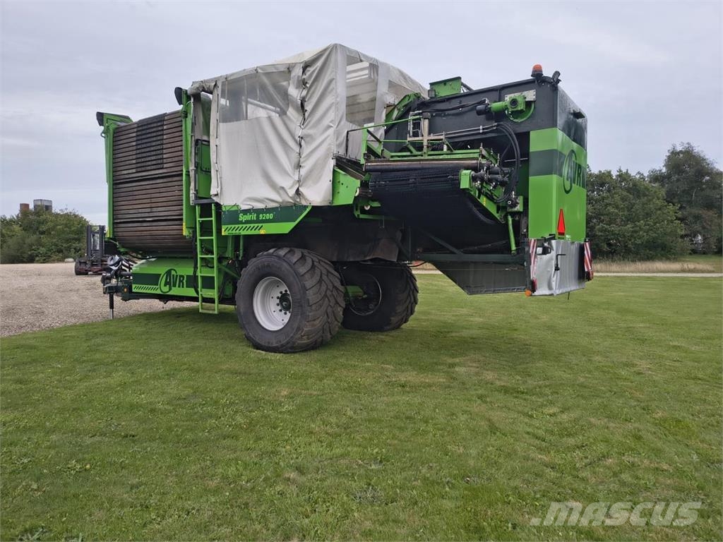AVR Spirit 9200 CR Картоплезбиральні комбайни