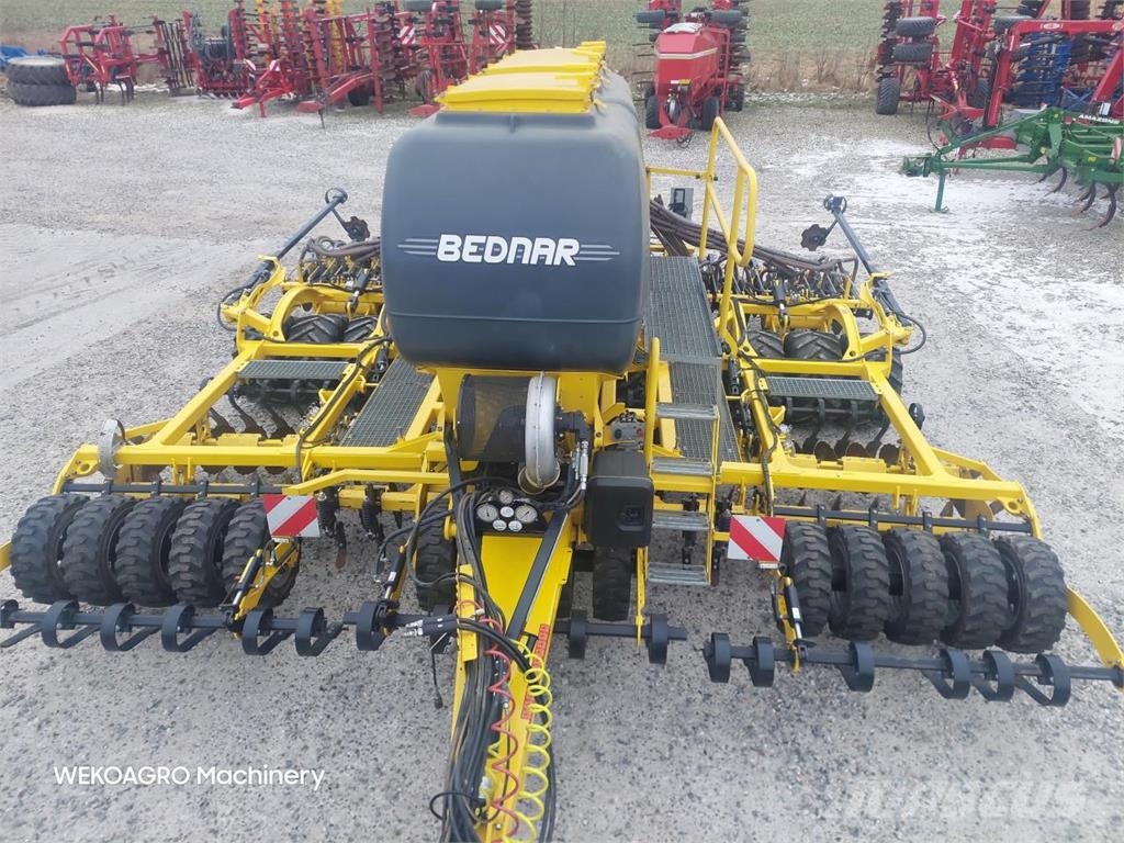 Bednar Omega OO6000 FL med Alfa-Drill Mechanické sejačky